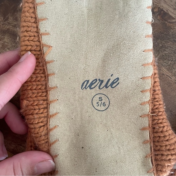 Aerie sz Small 5/6 crochet slippers fox faces socks - Picture 8 of 9